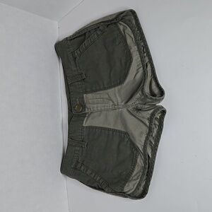 Vintage Roxy Women's Shorts in Size 24, Khaki 2-Tone Green